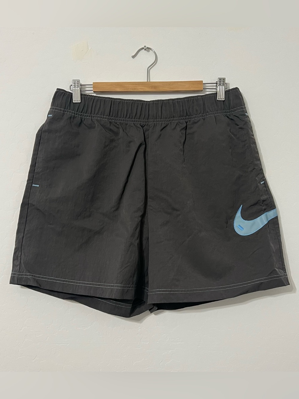 Nike Sportswear Swoosh Women’s Woven Shorts | 100% Nylon | Medium Ash | Large